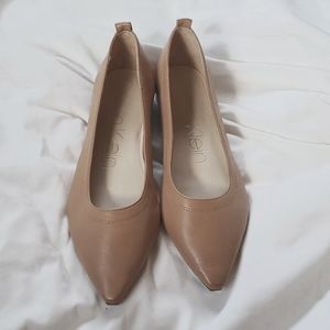 Calvin Klein NWOB nude pointed toe flats sz 9